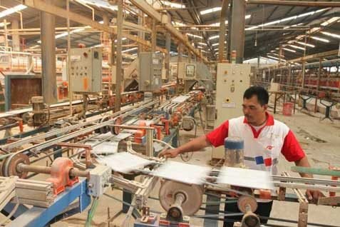 Pemerintah Jaga Industri Keramik Tetap Kompetitif dengan Dua Strategi Utama